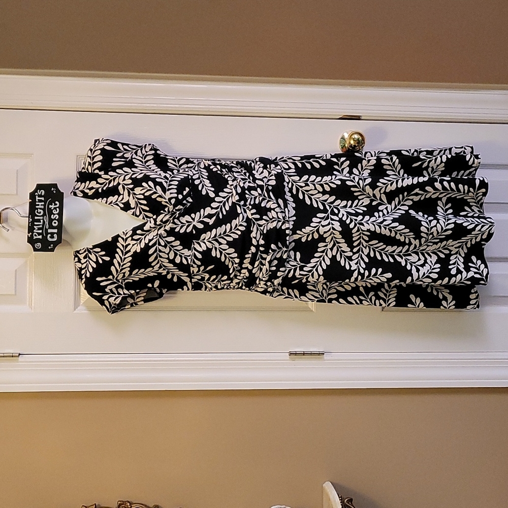 Dress Barn Dress 16 Black & White Short Sleeve Leaf Pattern